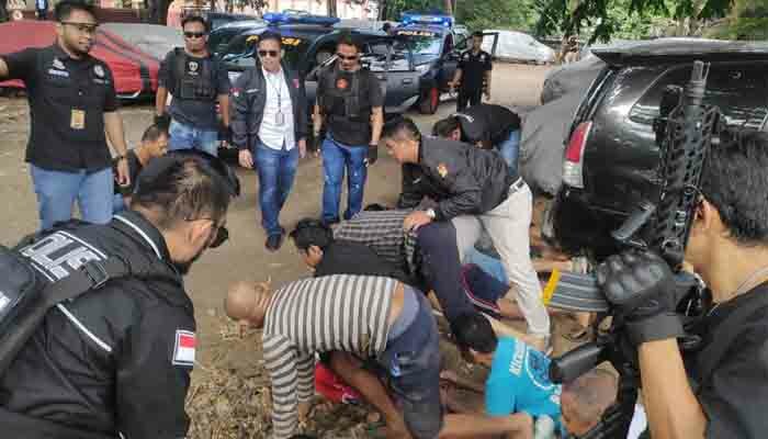 Tim gabungan Jatanras Polres Metro Jakarta Barat meringkus premanisme bersenjata api (senpi) di Jalan Jelambar, Tanjung Duren