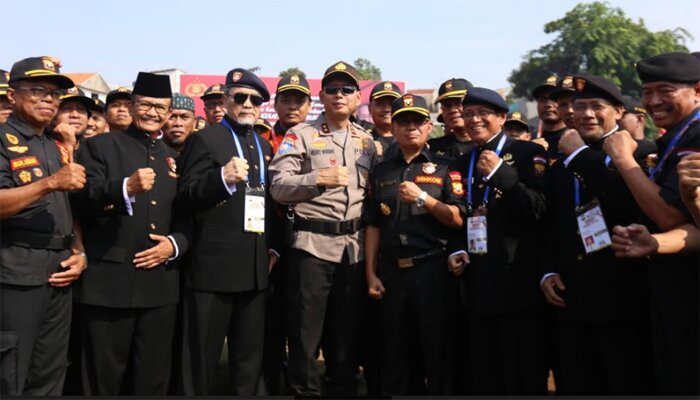 Kepala Koordinator Bimbingan Masyarakat Baharkam Mabes Polri Irjen Pol Widiarso Herry Wibowo usai upacara bersama ribuan anggota Senkom Mitra Polri, di Ponpes Minhajurosyidin, Rabu (6/11/2019).(johara)