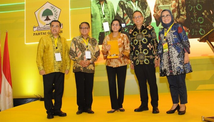 Menkeu Sri Mulyani usai menjadi pembicara dalam kegiatan Pendidikan Politik Partai Golkar 2019. (ist)