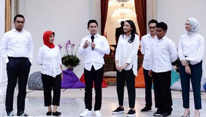 Tujuh staf khusus milenial pilihan Presiden Jokowi. (instagram/@putri_tanjung)