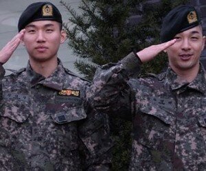 Dua anggota Big Bang, Taeyang dan Daesung, usai wajib militer. (allkpop)