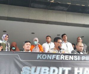 Saat pengungkapan kasus 2 wanita tipu dan gelapkan sertifikat pemilik tanah.(firda)