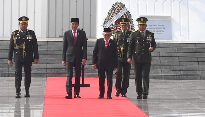 Presiden Jokowi saat memimpin upacara Peringatan Hari Pahlawan tahun 2019. di Taman Makam Pahlawan Nasional Utama Kalibata, Jakarta Selatan (ist)