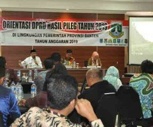 Gubernur Banten Wahidin Halim pada acara Orientasi DPRD Kabupaten Lebak Hasil Pemilu 2019 di sebuah hotel di Kota Serang