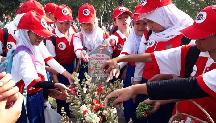 Pelajar ziarah wisata ke TMP Kalibata (yendhi)