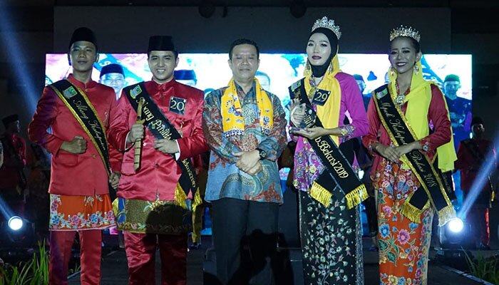 Asisten Pemerintahan dan Kesejahteraan Rakyat Kabupaten Bekasi, Juhandi bersama para Finalis.(Ist)