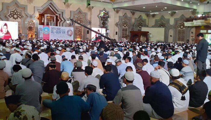 Ribuan jamaah memadati Takbligh Akbar 'Sehari Bersama Al-quran' di JIC. (deny)