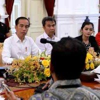 Presiden Jokowi saat memberikan keterangan terkait berbagai isu. (johara)