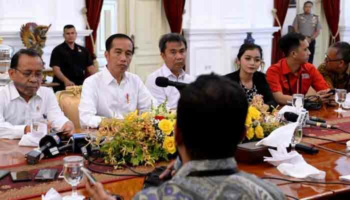 Presiden Jokowi saat memberikan keterangan terkait berbagai isu. (johara)