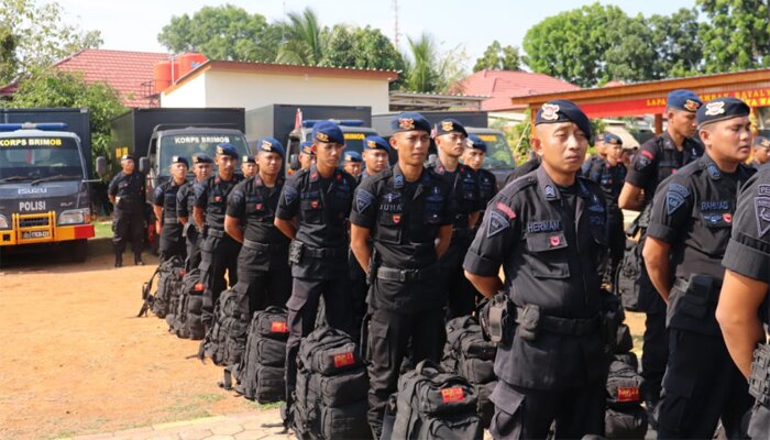 200 anggota Brimob Polda Lampung diberangkatkan ke Papua.(koesma)