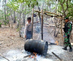 Grebek Tempat Pembuatan Miras1-(ist)