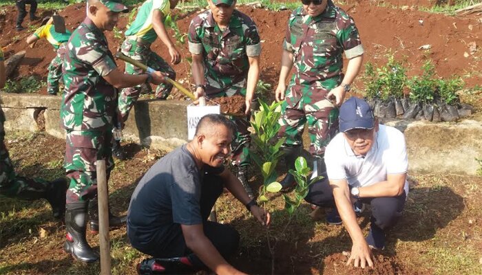 600 pohon produktif di tanam di Situ Cilodong TVRI dalam rangka memperingati Hari Juang TNI. (angga)