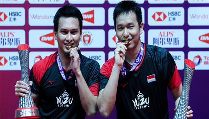 Mohammad Ahsan/Hendra meraih gelar juara BWF World Tour Finals 2019 di Tianhe Gymnasium, Guangzhou, China. (ist/badmintonindonesia.org)