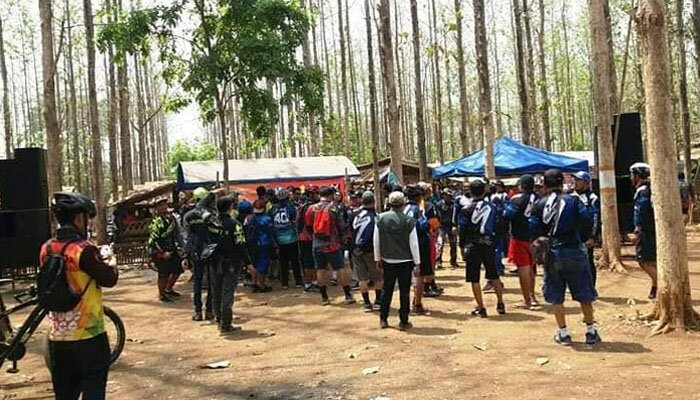 Pesepeda gowes memanfaatkan kawasan wisata rintisan JPP 40 untuk berpetualangan. (taryani)