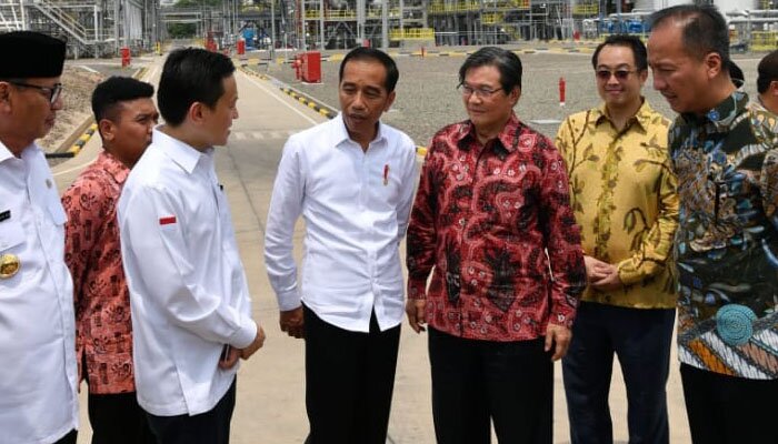 Presiden Jokowi saat meresmikan polietilena,PT Chandra Asri. (ist)