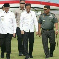Presiden RI, Joko Widodo dan rombongan disambut oleh Gubernur Banten, Wahidin Halim di Stadion Seruni, Kota Cilegon, Jum’at (6/12/2019)