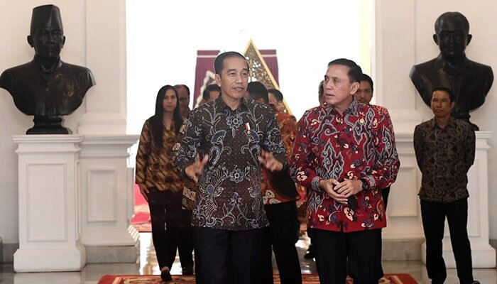 Presiden Jokowi saat menerima jajaran pengurus PSSI di Istana Merdeka, Jakarta, Senin (16/12). (ist)