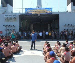 Ribuan peserta ikut Joy sailing kapal perang.(ist)