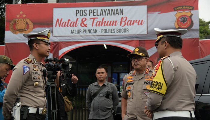 Kakorlantas Bogor Irjen Istiono saat meninjau Pos Gadok, persiapan Tahun Baru.(yopi)