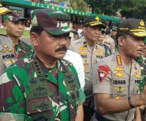 Usai pimpin apel Operasi Lilin Toba 2019 Panglima TNI Marsekal Hadi Tjahjanto dan Kapolri Jenderal Idham Azis diwawancarai wartawan