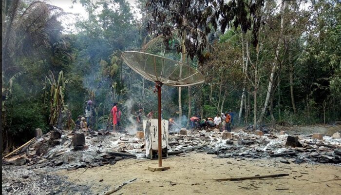 Kondisi rumah aliyudin dan hamday rata dengan tanah setelah terbakar.