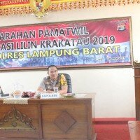 Dir Binmas Polda Lampung Kombes Pol Drs.Johni Soeroto Selaku Pamatwil wilayah Polres Lampung Barat saat memberikan arahan.