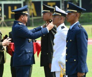 Panglima TNI Marsekal TNI Dr. (H.C.) Hadi Tjahjanto, S.I.P., melantik dan mengambil sumpah 92 Perwira Prajurit Karier (Pa PK) TNI di Akmil, Magelang, Jateng.(ist)