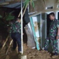 Rumah di Kampung Cidadap RT 10/02, Desa Muaradua, Kadudampit, Sukabumi yang tertimpa longsor dan menewaskan siswa MTs. (ist)