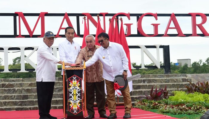 Presiden Jokowi saat meresmikan Tempat Pemrosesan Akhir (TPA) Sampah Manggar di Kota Balikpapan, Kalimantan Timur, Rabu (18/12).(ist)