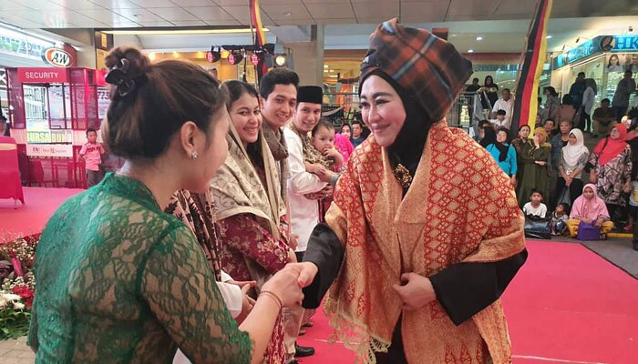 Anggota DPR RI fraksi Nasdem Lisda Hendrajoni buka Festival Sumarak Minangkabau. (ist)