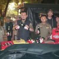 Miras hasil razia yang didapat satpol PP Jakarta Timur. (Ifand)