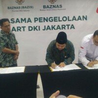 Penandatanganan kerjasama Baznas Pusat dan Baznas DKI untuk penyediaan warung mustahik. (johara)