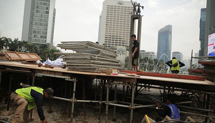 Persiapan panggung tahun baru-1(toga)