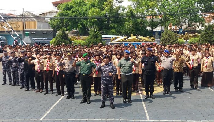 Pramuka yang berasal dari sekolah di Kota dan kabupaten Cirebon, mengikuti perkemahan Bhakti Saka Bahari, pelatihan bela negara dan kedispilnan yang diselenggarakan oleh Lanal Cirebon. (ist)