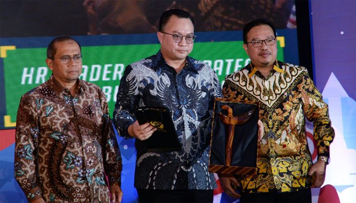 Ketua Dewas BPJAMSOSTEK Guntur Witjaksono, anggota Dewas M Aditya Warman bersama Rektor IPB Arif Satria.(ist)