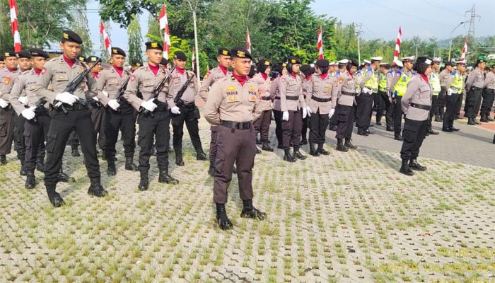 Teks foto: Ratusan personel Polres Sukabumi disiagakan untuk pengamanan Nataru. (sule)