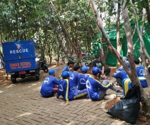 Puluhan kaum muda digembleng dalam pelatihan Sahabat Tagana di Hutan Kota Rawa Buaya, Cengkareng, Jakbar. (Rachmi)