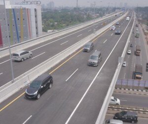 Suasana Jalan Tol Layang Jakarta-Cikampek (Elevated), hari pertama dioperasionalkan.(ist)