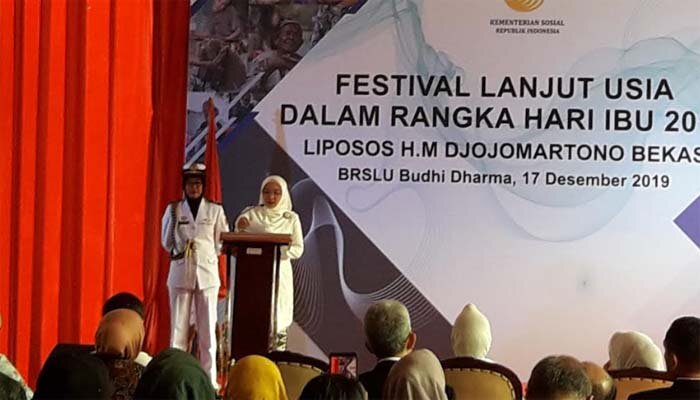 Ibu Wakil Negara, Wury Estu Handayani ketika memberikan sambutan dalam Festival Lanjut Usia. (yendhi)